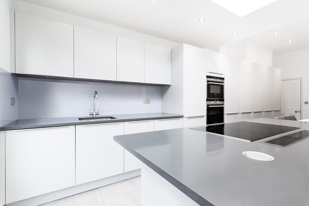 Light grey handleless kitchen